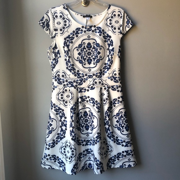 Venus Dresses & Skirts - Venus Blue & White Strech Dress w/ Cap Sleeves XL